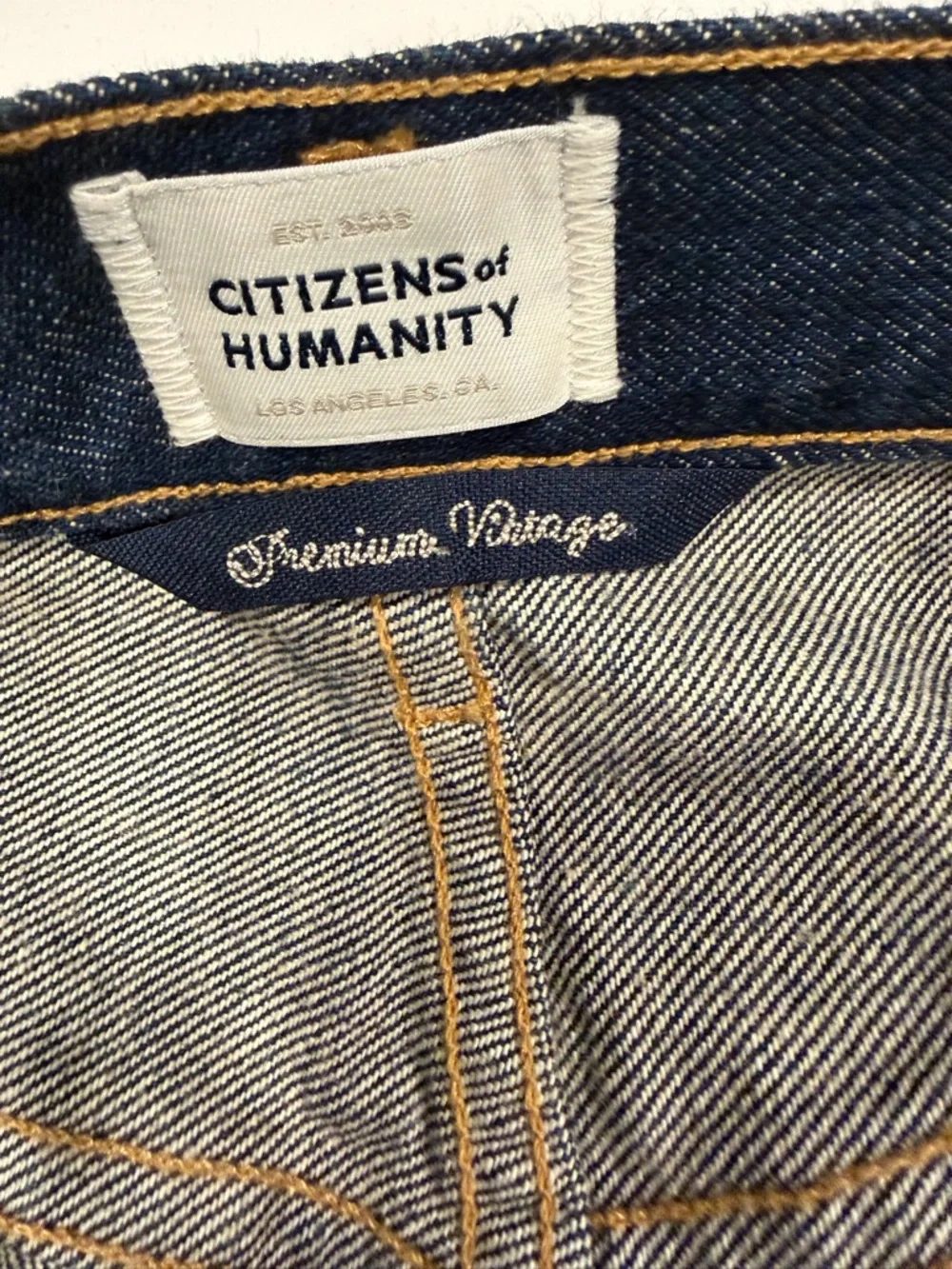 NWOT Citizens of Humanity
Horseshoe Frayed Jeans 25 - Picture 3 of 4